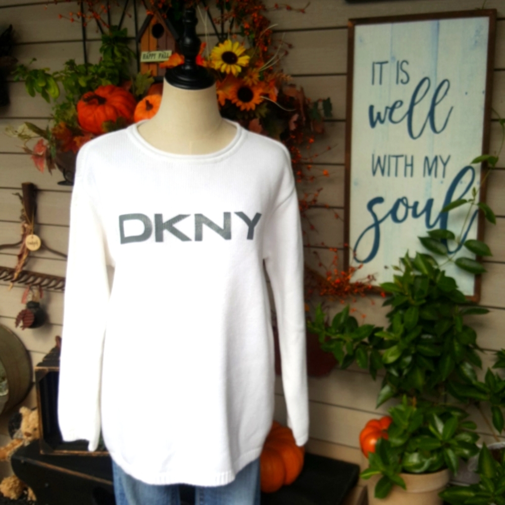 DKNY ♡ Gorgeous Vintage White Crew Neck Long Sleeve Knit 'DKNY' Sweater P (S/M)